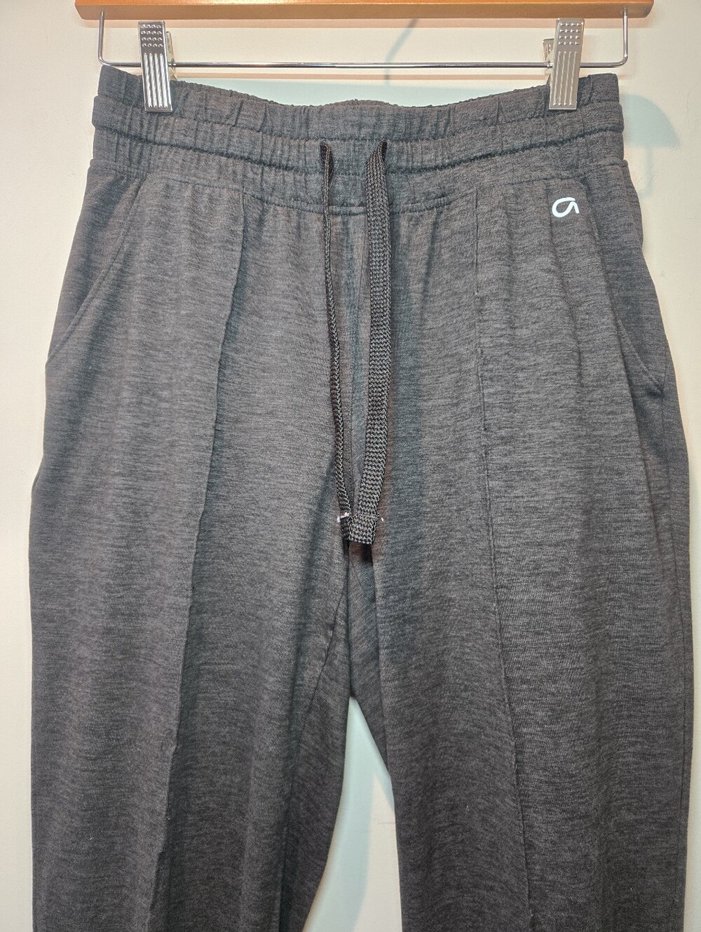 GapFit Capri Pants XS Women's Brushed Tech Jersey Athletic Wear Sport Black - Picture 2 of 9